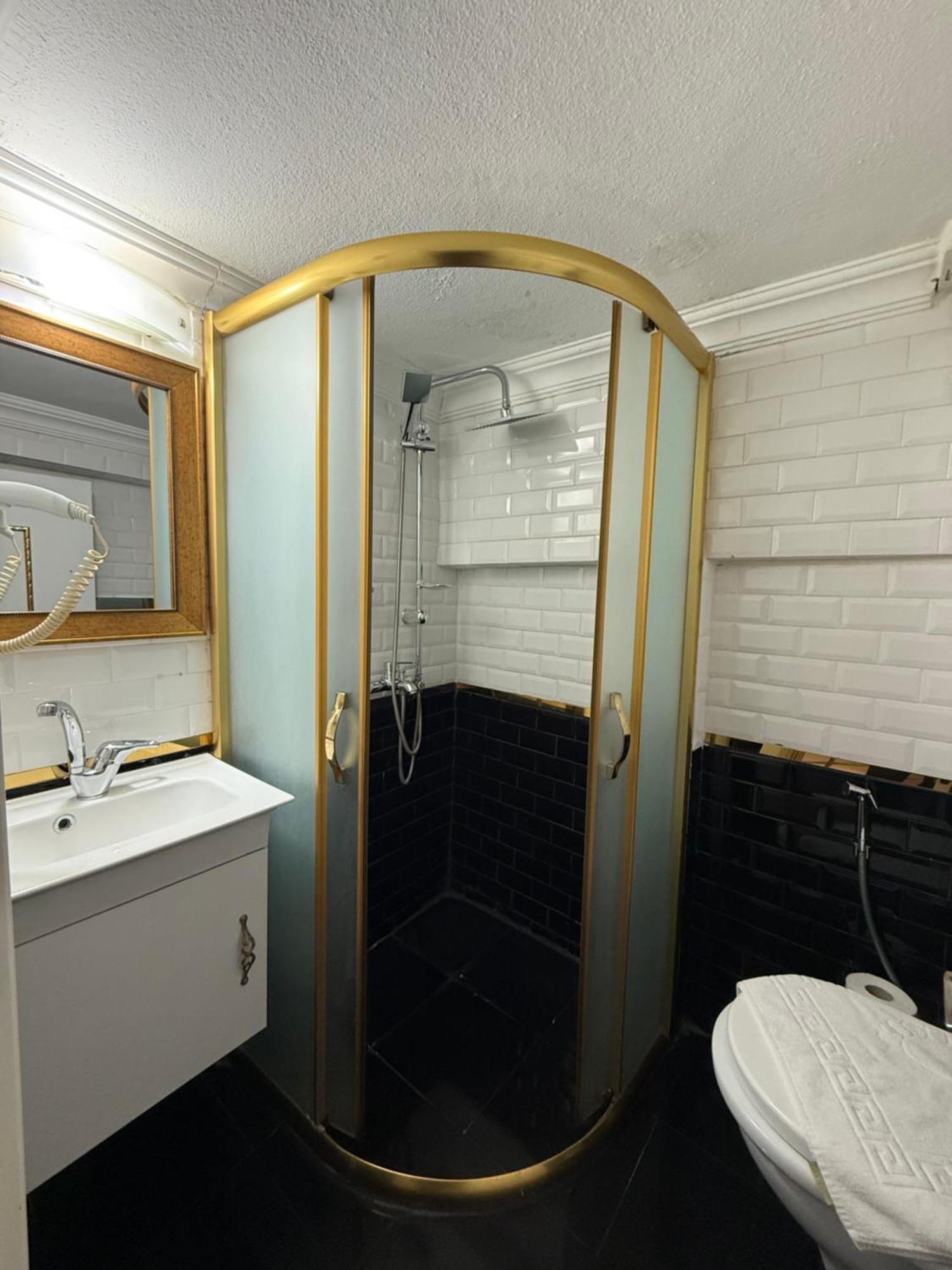 Rhythm Hotel Istanboel Buitenkant foto